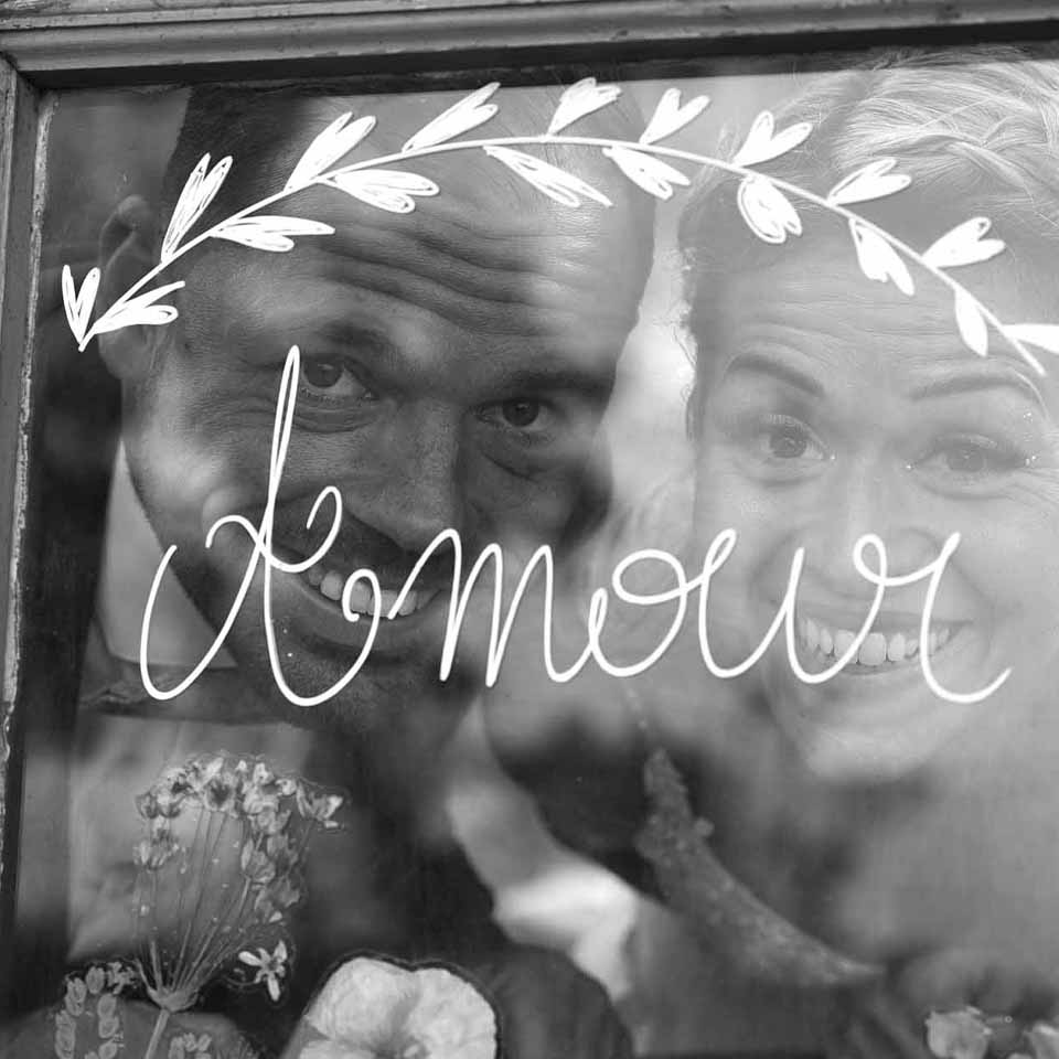 photo couple mariage en studio par Hélène Dagues, photographe mariage en Ariège