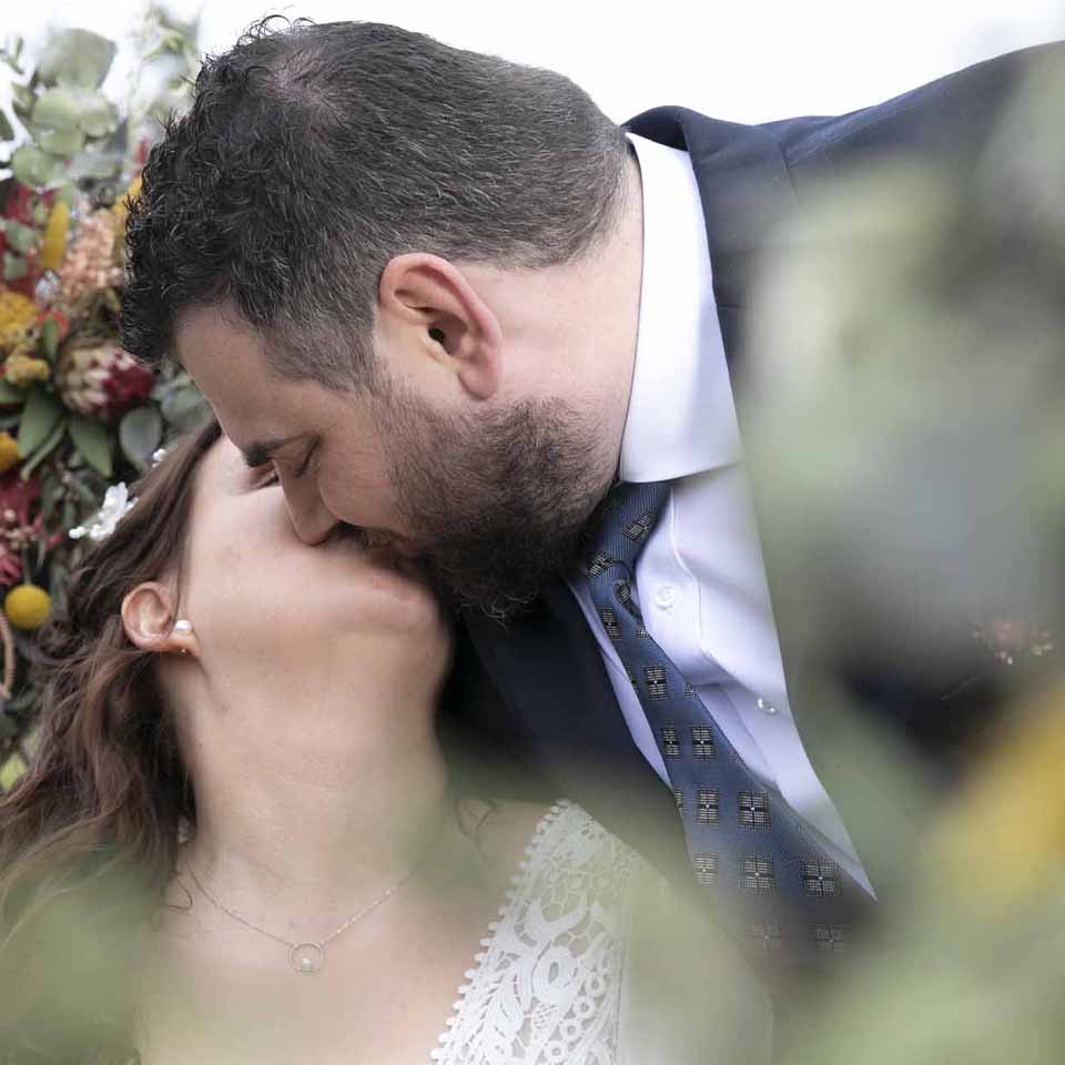 baiser des mariés, photo romantique – ClactaPhoto