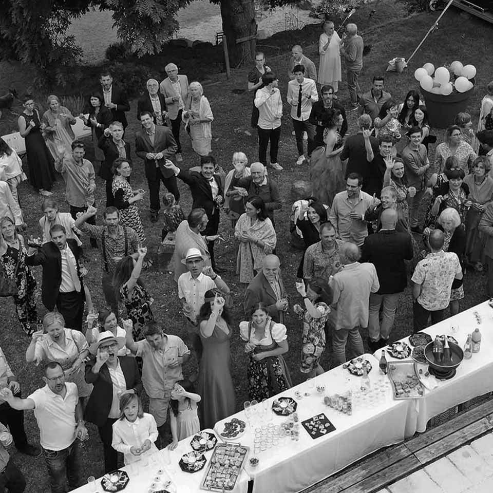 photo de groupe prise par drone – mariage Ariège